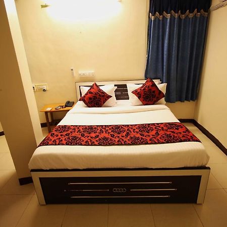 Oyo Hotel Blue Diamond Ahmedabad Eksteriør billede
