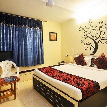 Oyo Hotel Blue Diamond Ahmedabad Eksteriør billede