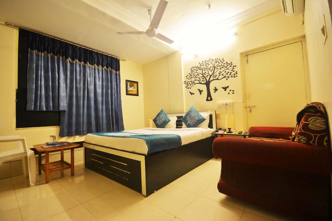 Oyo Hotel Blue Diamond Ahmedabad Eksteriør billede