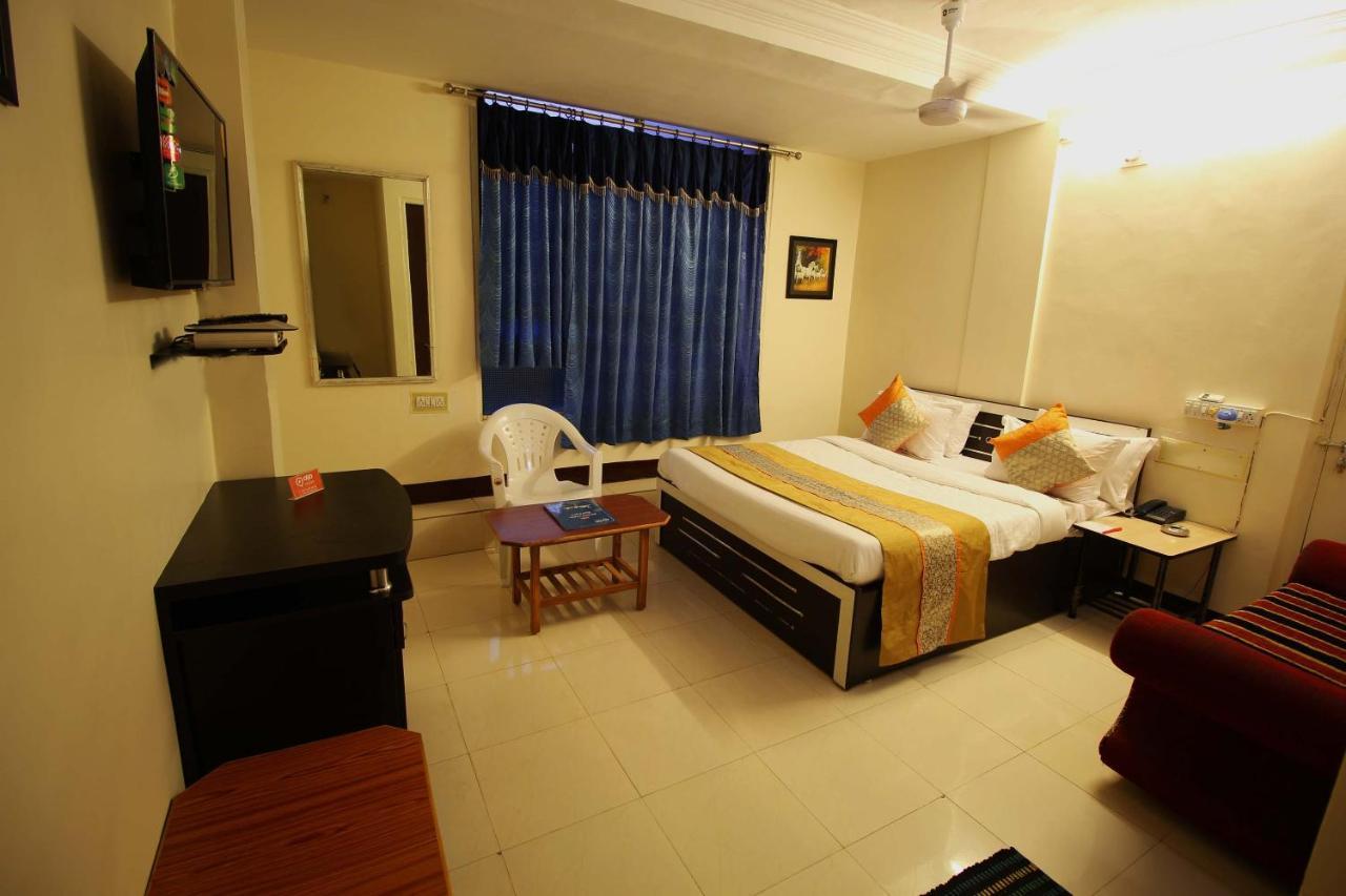 Oyo Hotel Blue Diamond Ahmedabad Eksteriør billede