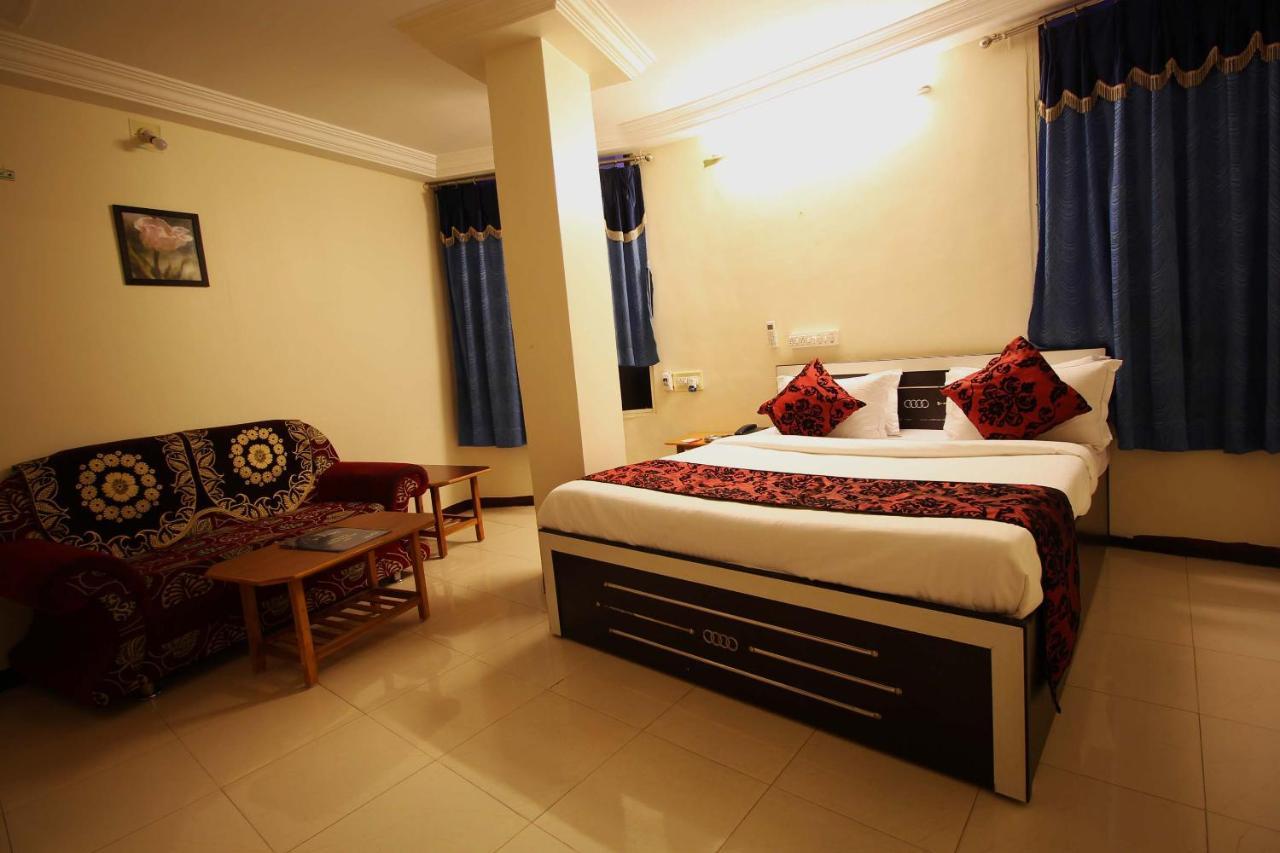 Oyo Hotel Blue Diamond Ahmedabad Eksteriør billede