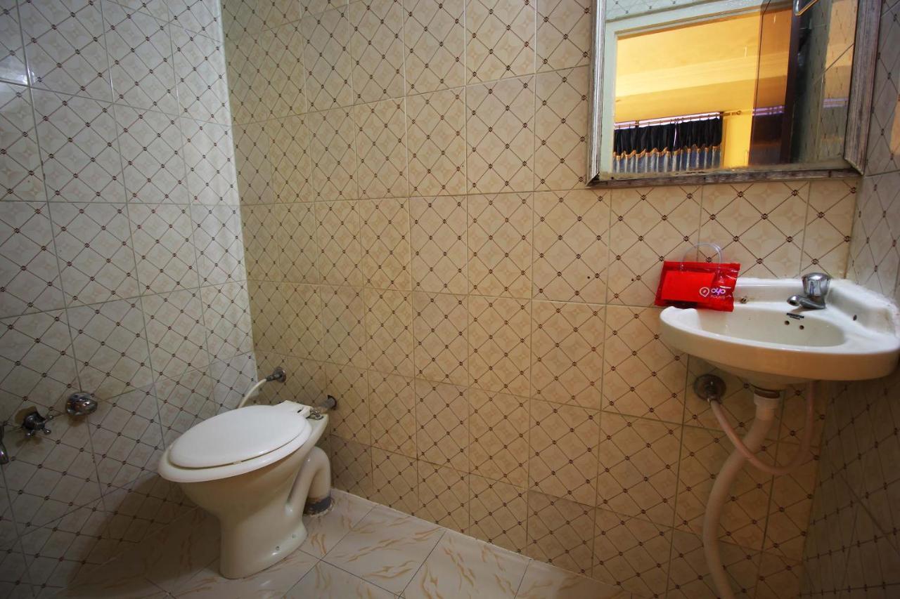 Oyo Hotel Blue Diamond Ahmedabad Eksteriør billede
